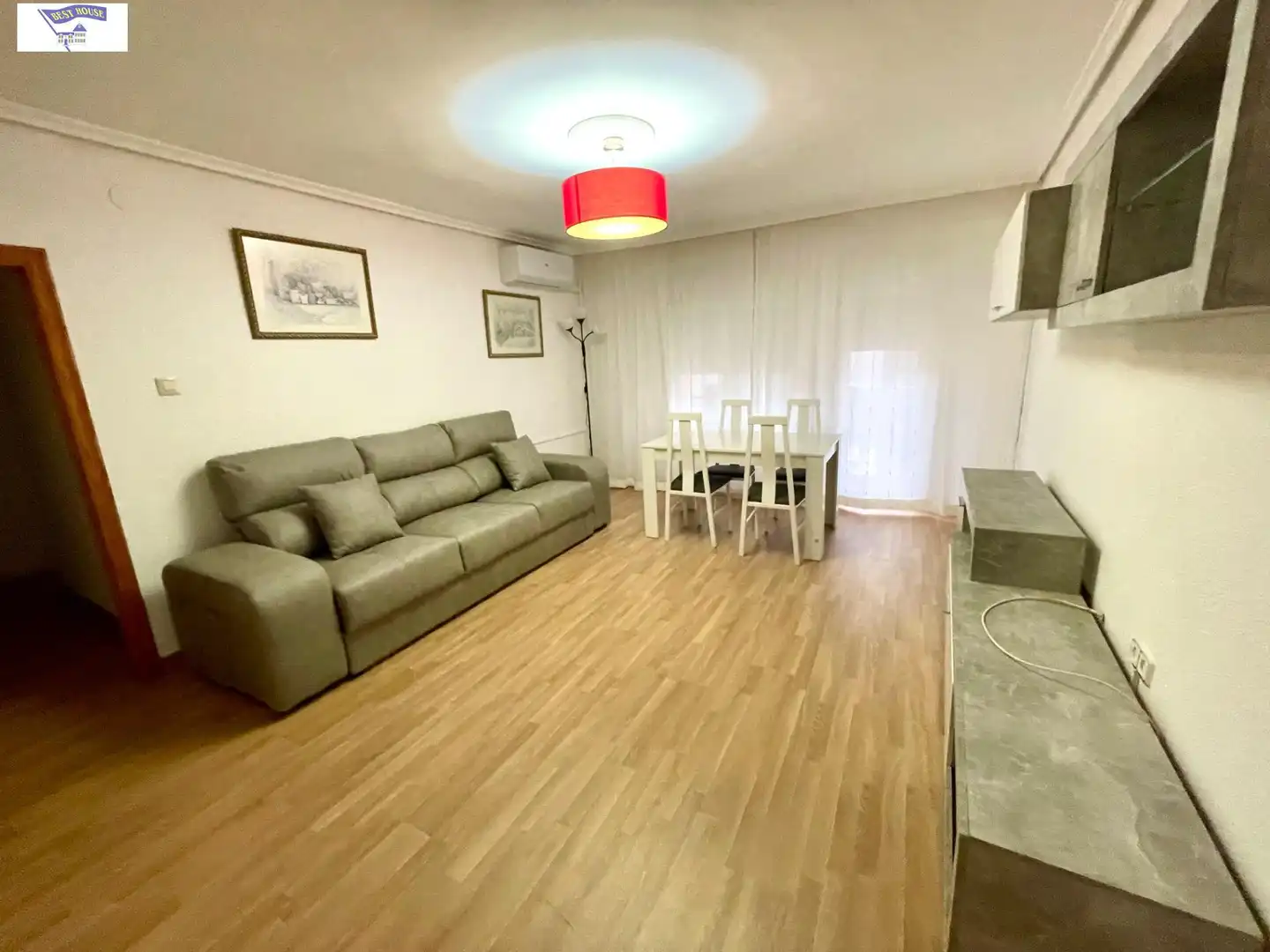 Sala d'estar de Pis de lloguer en Albacete amb Moblat i Balcó