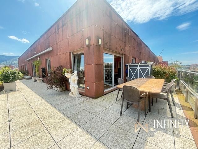 Terrassa de Pis en venda en Bilbao  amb Calefacció, Terrassa i Traster