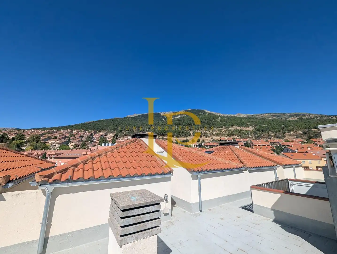 Terraza de Piso en venta en San Lorenzo de El Escorial con Calefacción, Jardín privado y Horno