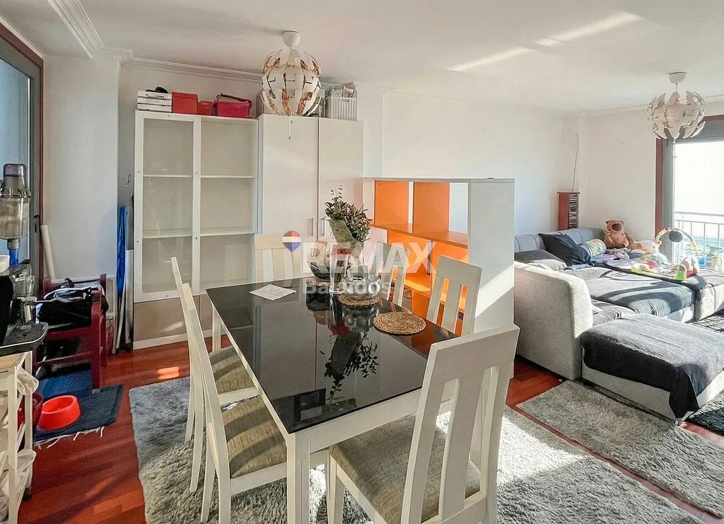 Comedor de Piso en venta en Vigo  con Calefacción, Parquet y Trastero