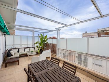 Penthouse with lift for sale in Carrer de Laietània