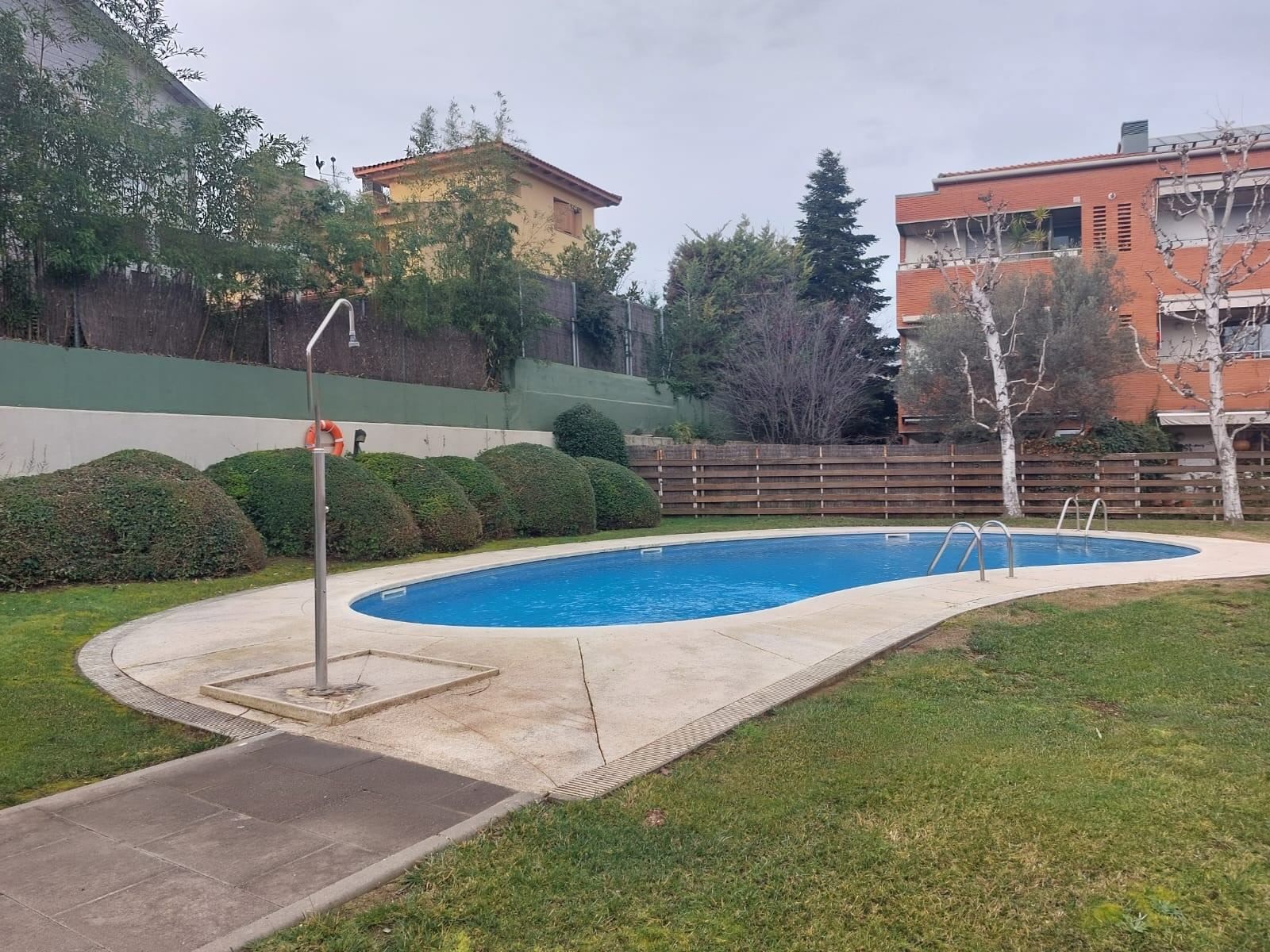 Piscina de Pis en venda en Sant Cugat del Vallès amb Calefacció, Terrassa i Traster
