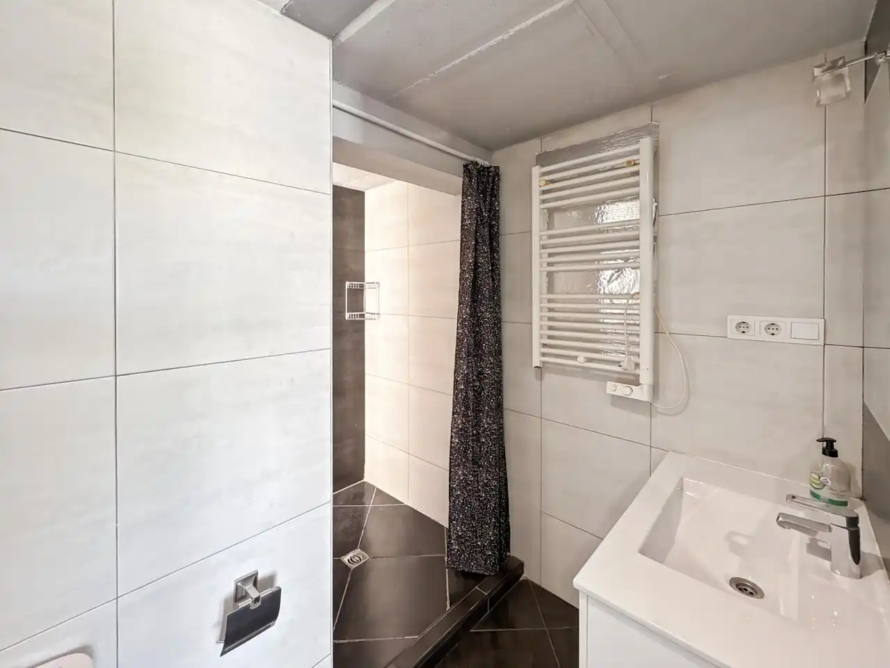 Badezimmer von Maisonette zum Verkauf in Madrid mit Klimaanlage, Heizung und Terrasse