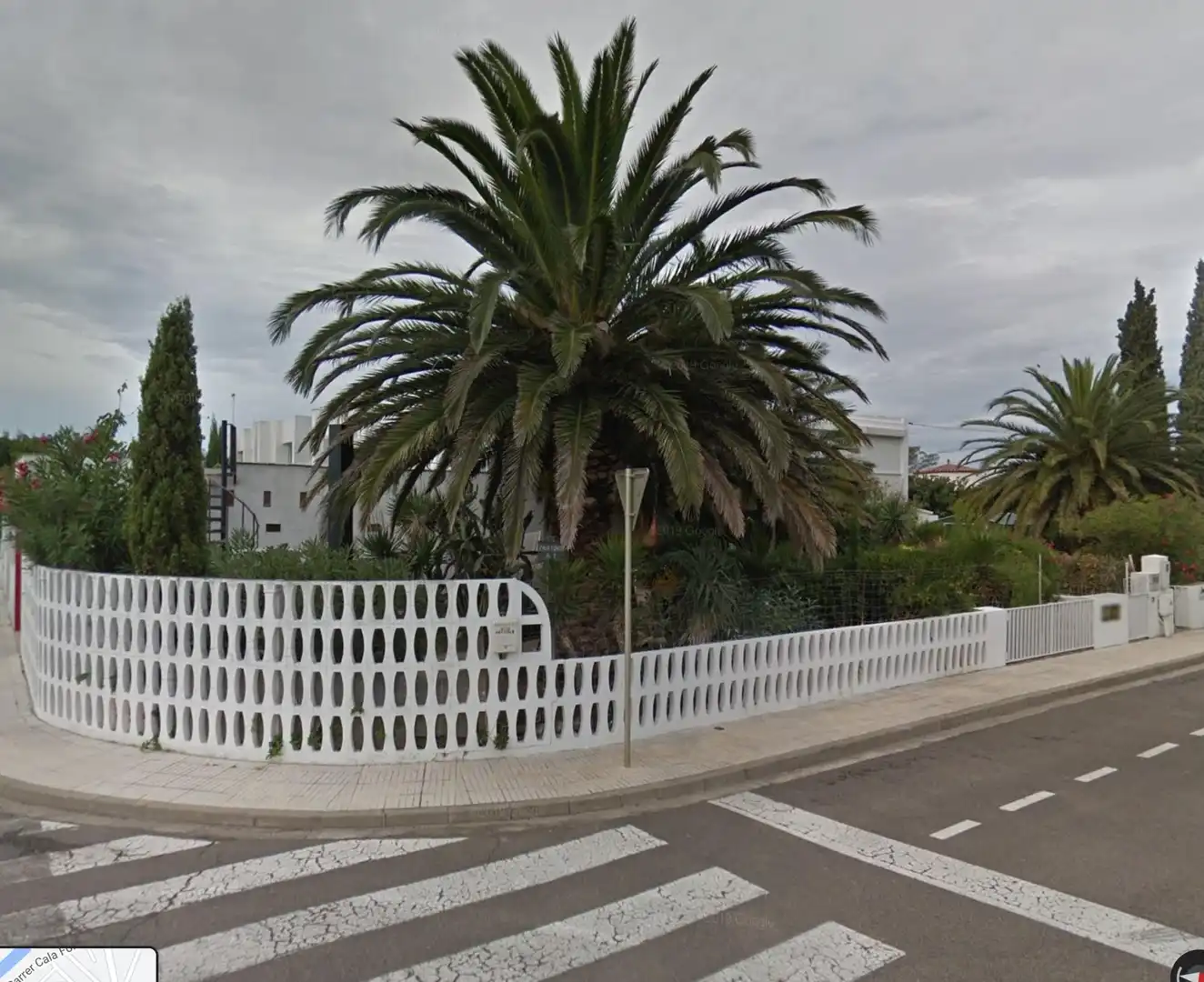 Außenansicht von Einfamilien-Reihenhaus zum Verkauf in Roses