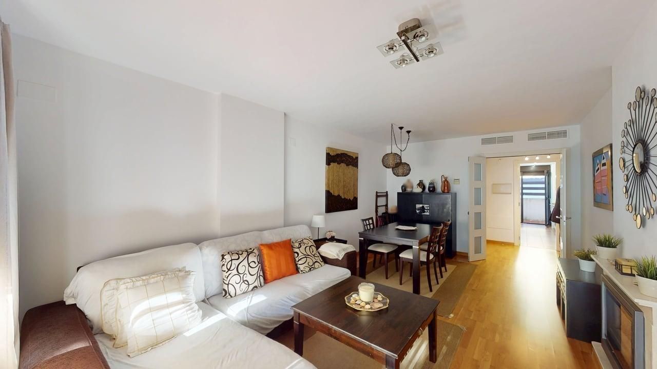 Sala d'estar de Planta baixa en venda en Guillena amb Aire condicionat, Calefacció i Jardí privat