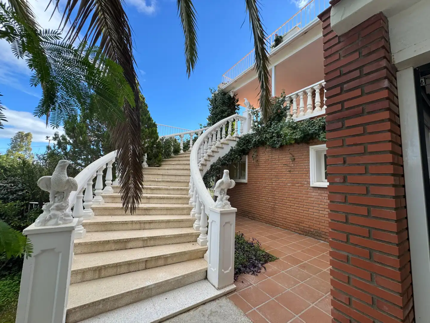 Vista exterior de Casa o xalet en venda en Alhaurín de la Torre amb Aire condicionat, Calefacció i Jardí privat