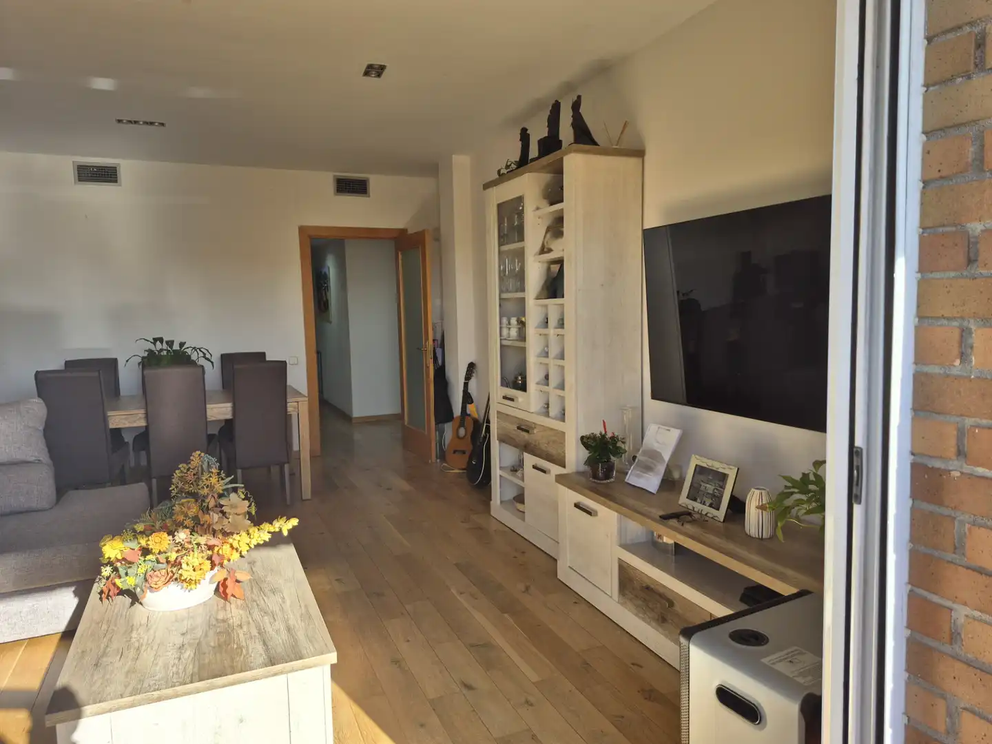 Living room of Flat for sale in Rubí  with Air Conditioner, Parquet flooring and Terrace