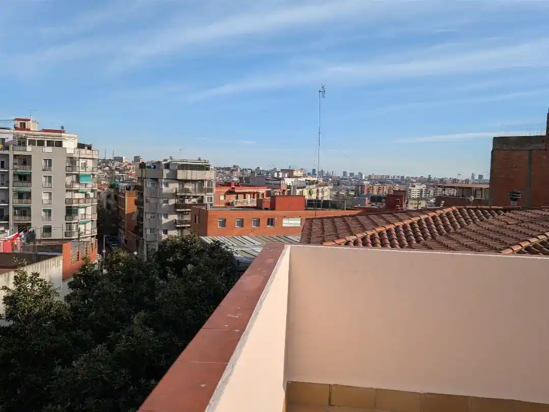 Terrassa de Pis en venda en Santa Coloma de Gramenet amb Aire condicionat, Piscina i Balcó
