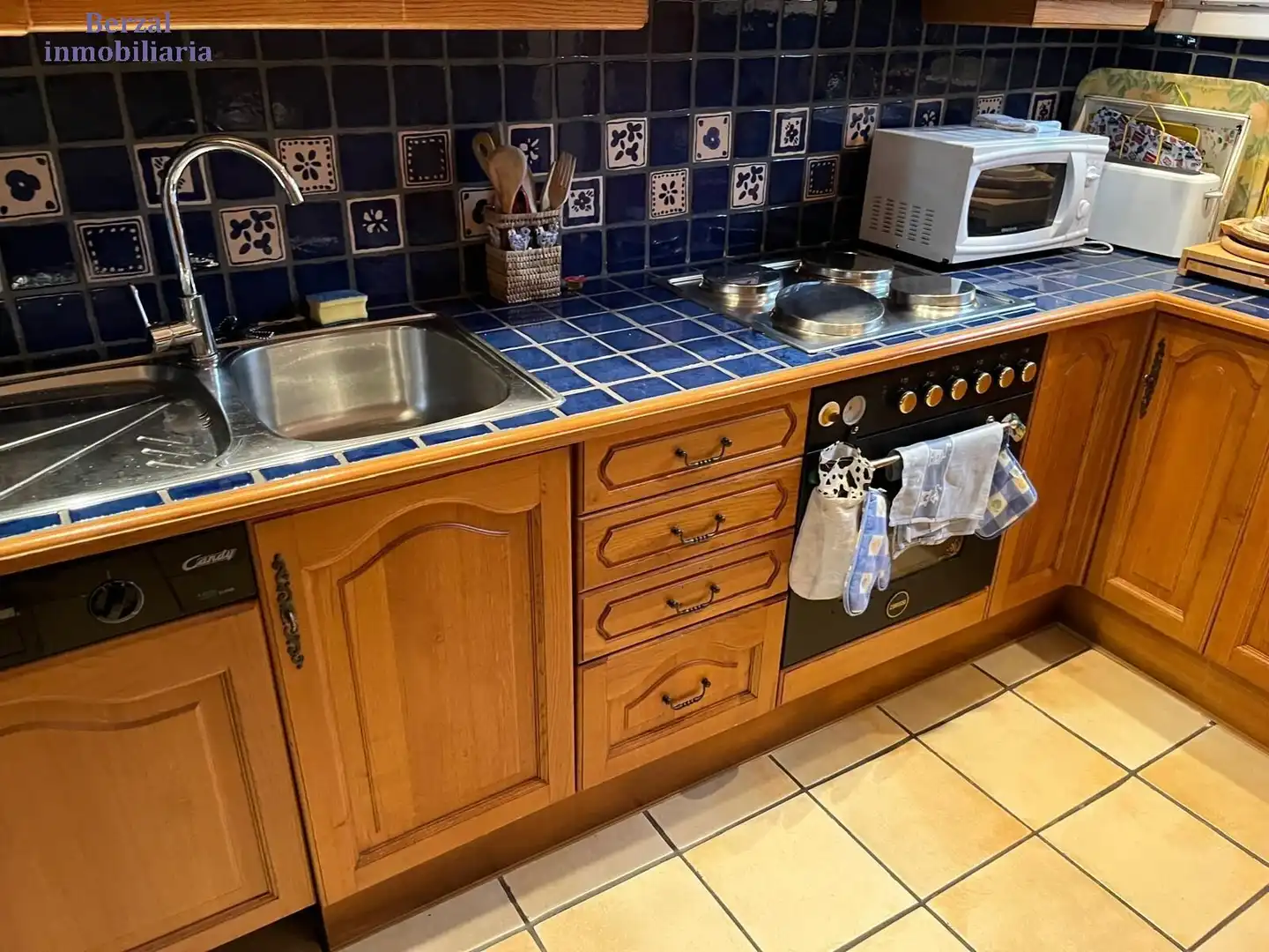 Cuina de Casa o xalet en venda en Sorzano amb Jardí privat, Terrassa i Traster