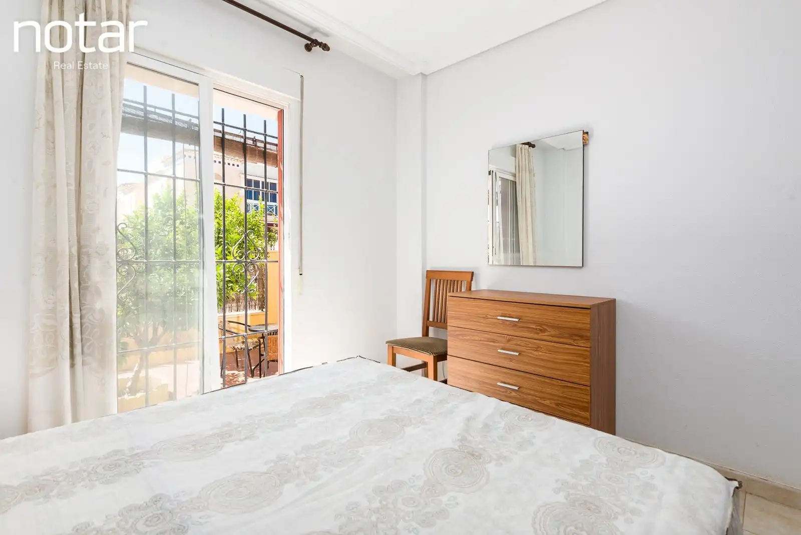 Schlafzimmer von Wohnungen zum Verkauf in Torrevieja mit Privatgarten, Terrasse und Gemeinschaftspool