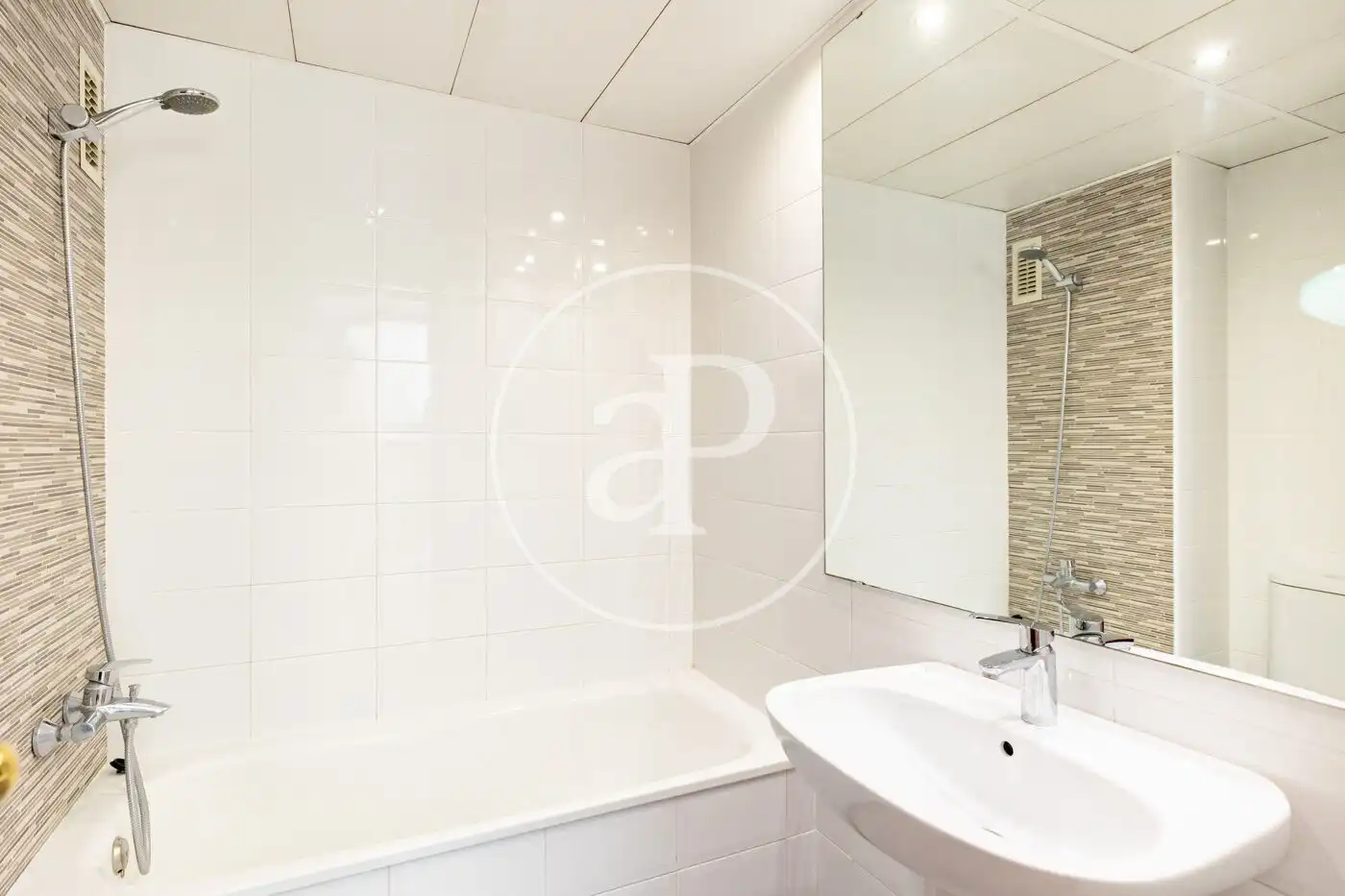 Baño de Piso en venta en Barcelona con Aire acondicionado, Calefacción y Terraza