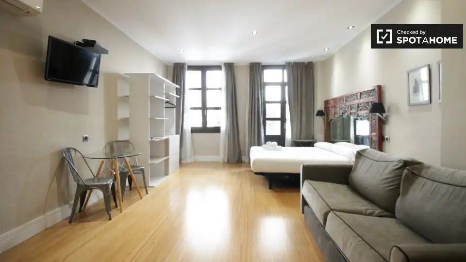 Piso con terraza en alquiler en Ciutat Vella