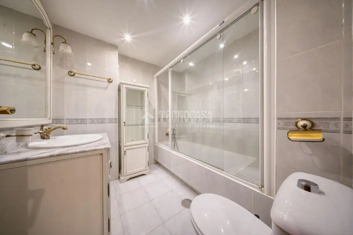Baño de Piso en venta en Laguna de Duero con Calefacción y Terraza