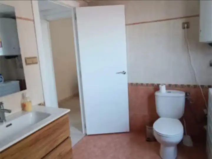 Badezimmer von Wohnung zum Verkauf in Alginet mit Parkett, Ofen und Balkon