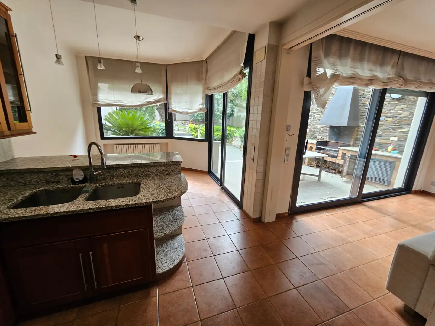 Cocina de Casa adosada de alquiler en Figueres con Calefacción, Jardín privado y Terraza