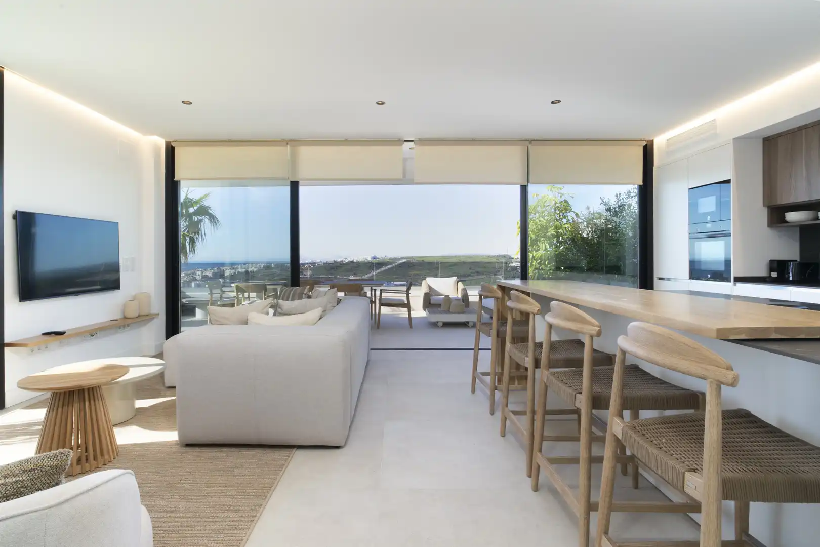 Sala d'estar de Àtic de lloguer en Estepona amb Aire condicionat, Calefacció i Terrassa