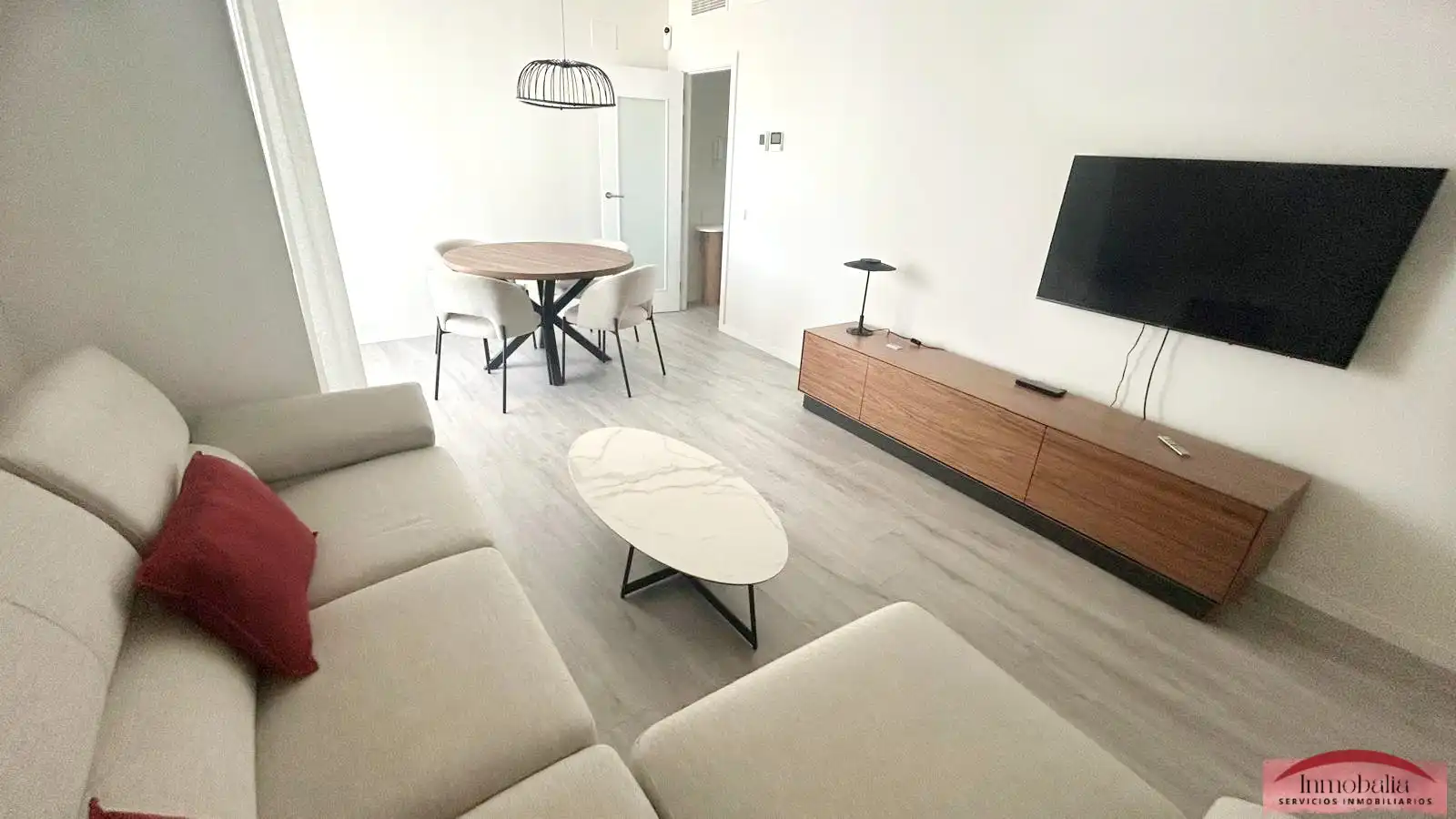 Living room of Flat for rent in Sevilla  with Air Conditioner, Terrace and Furnished