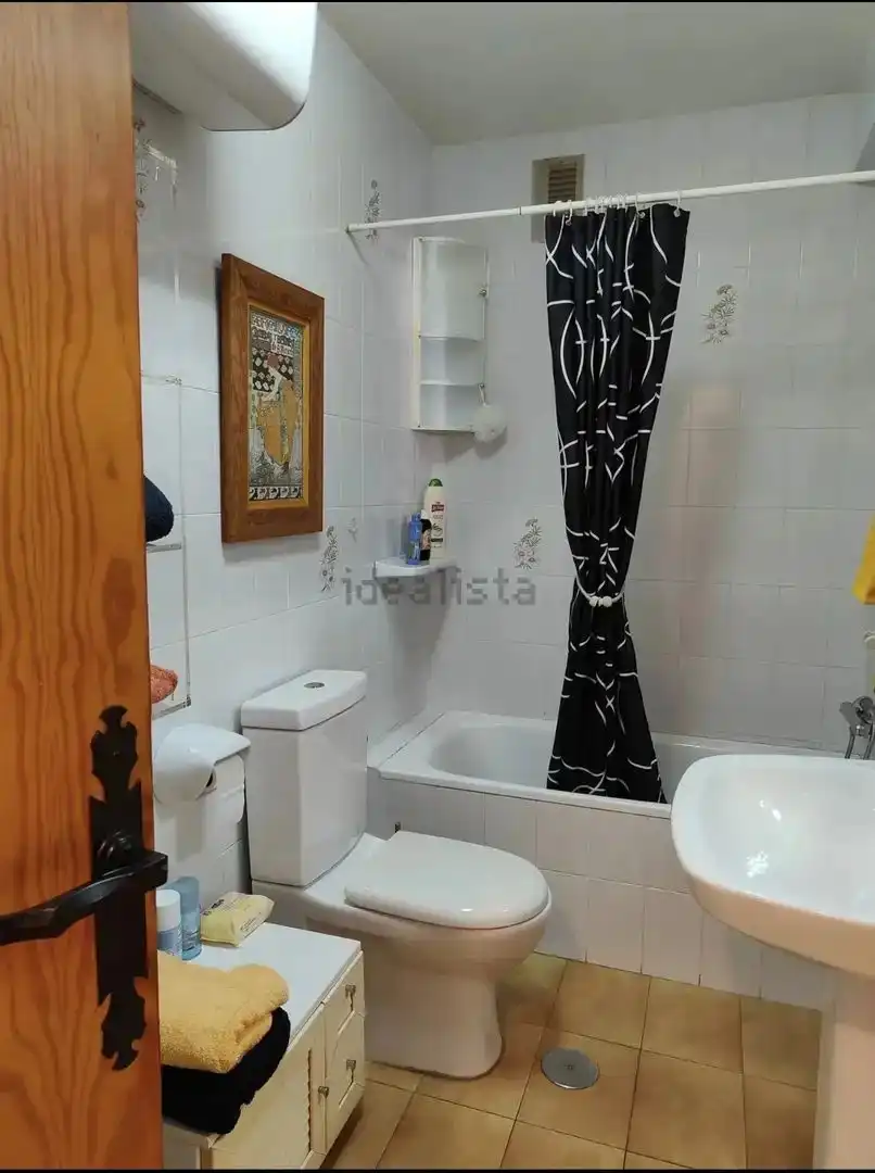 Bany de Pis en venda en Torrevieja amb Aire condicionat, Terrassa i Moblat