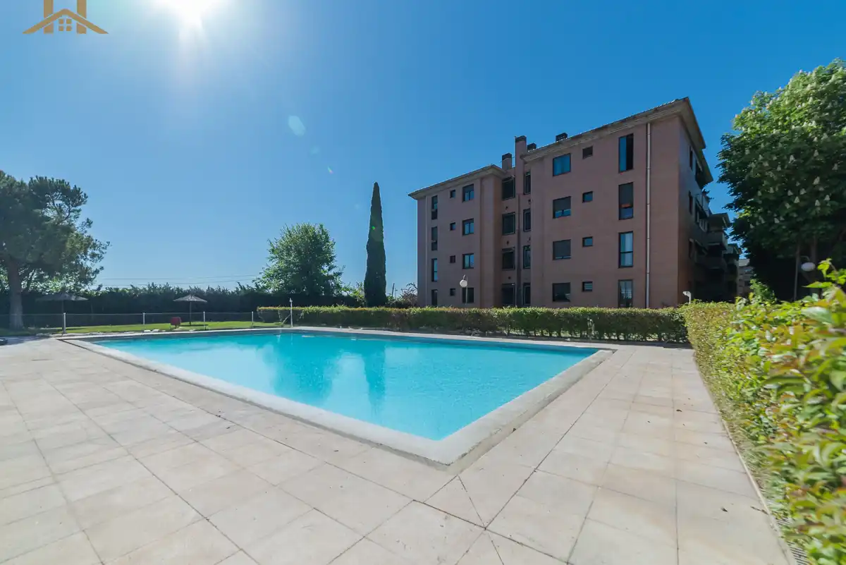 Swimming pool of Flat for sale in Madrid  with Air Conditioner, Heating and Terrace
