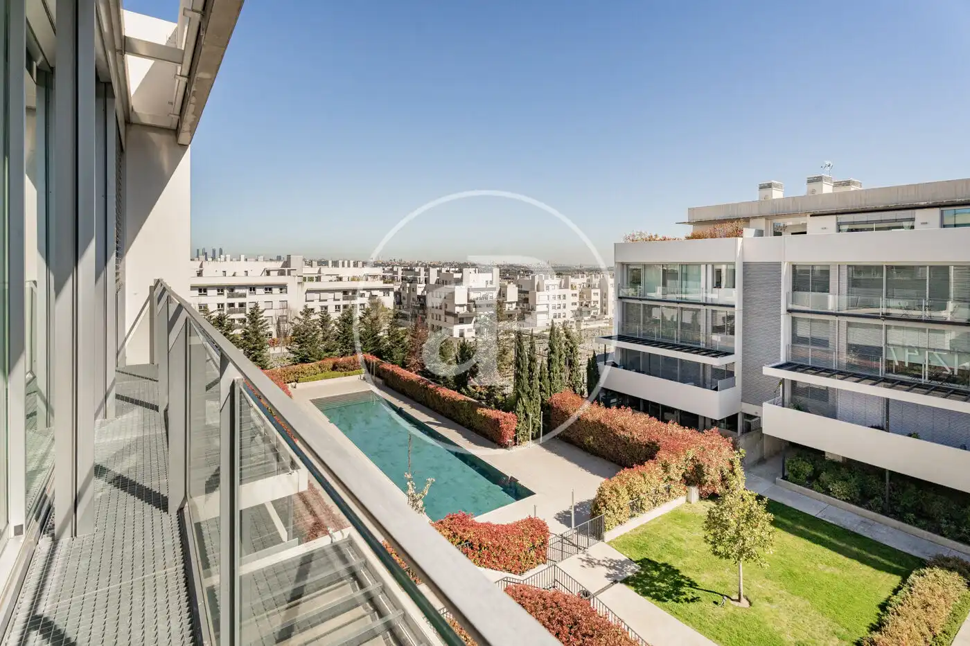 Vista exterior de Àtic en venda en Pozuelo de Alarcón amb Aire condicionat, Calefacció i Jardí privat