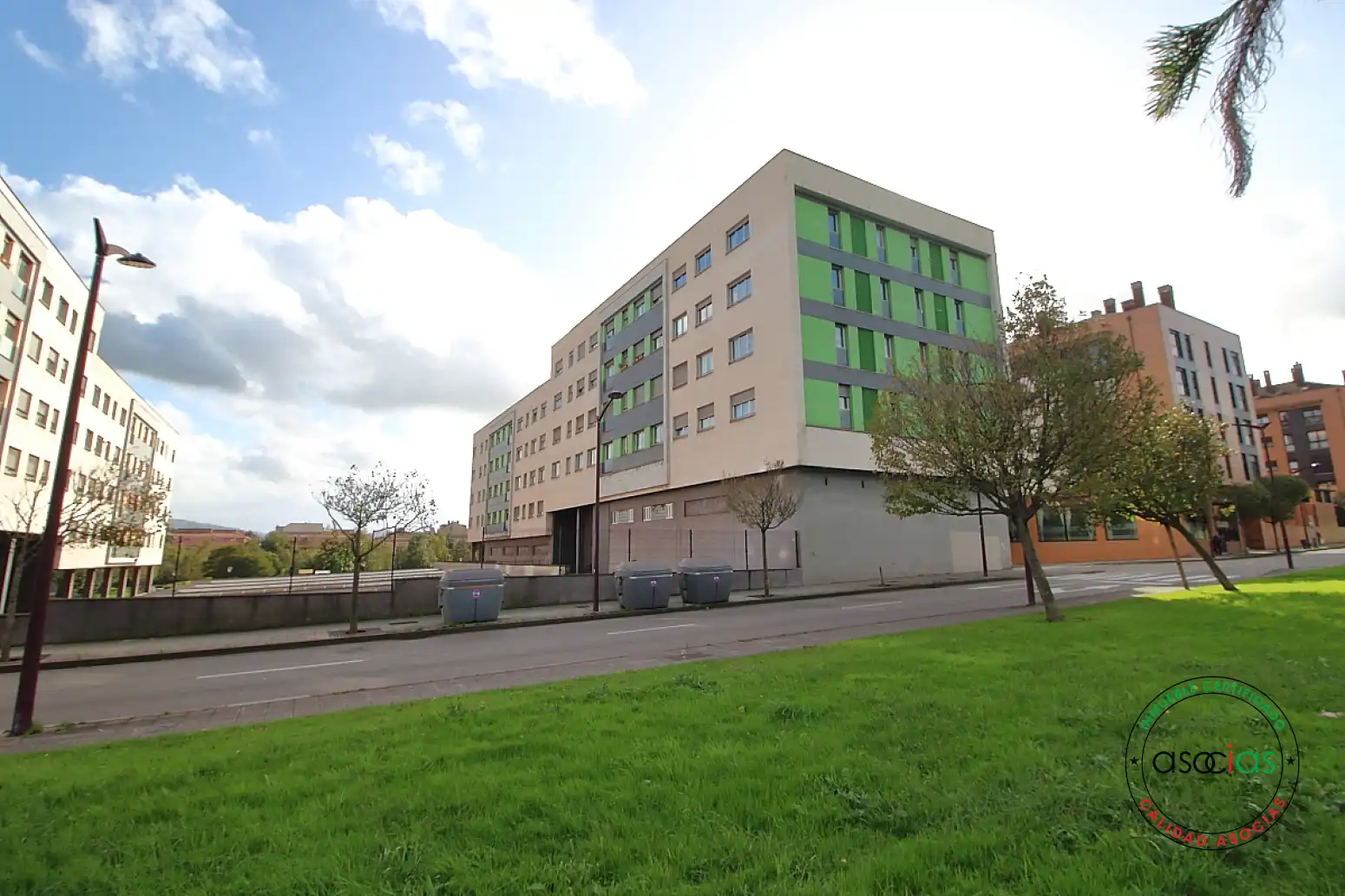 Vista exterior de Pis en venda en Gijón  amb Calefacció i Traster