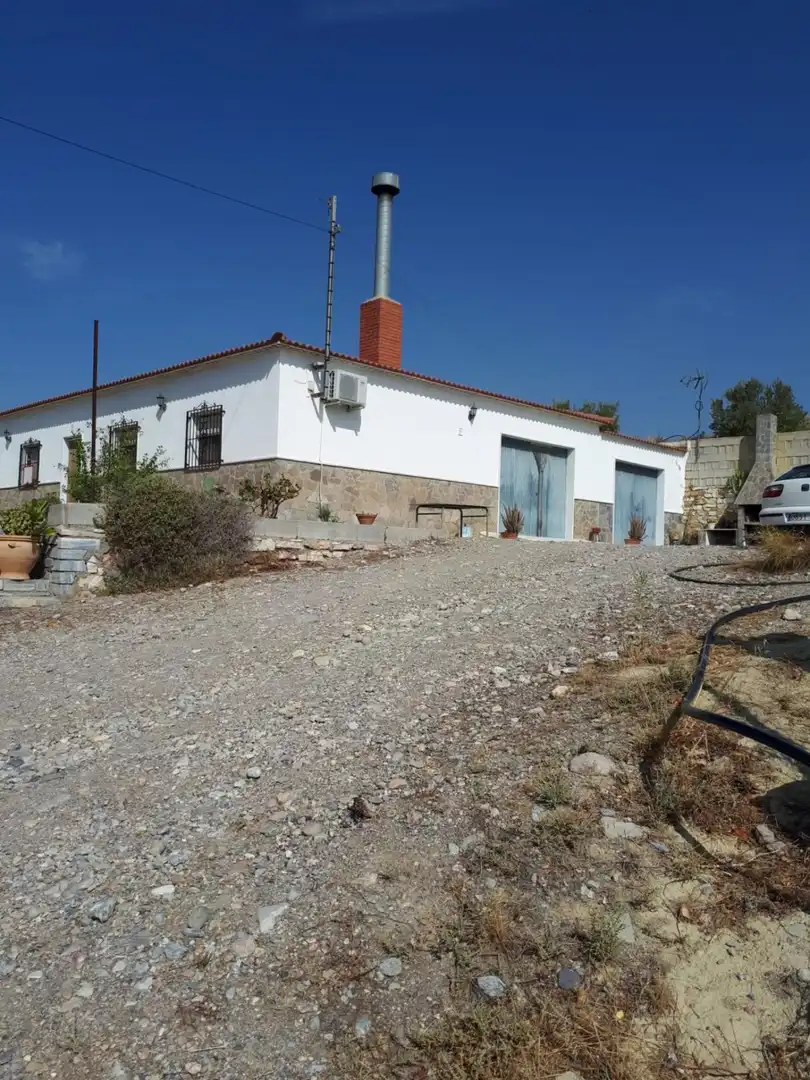 Landhaus mit Garten zum Verkauf in Serón