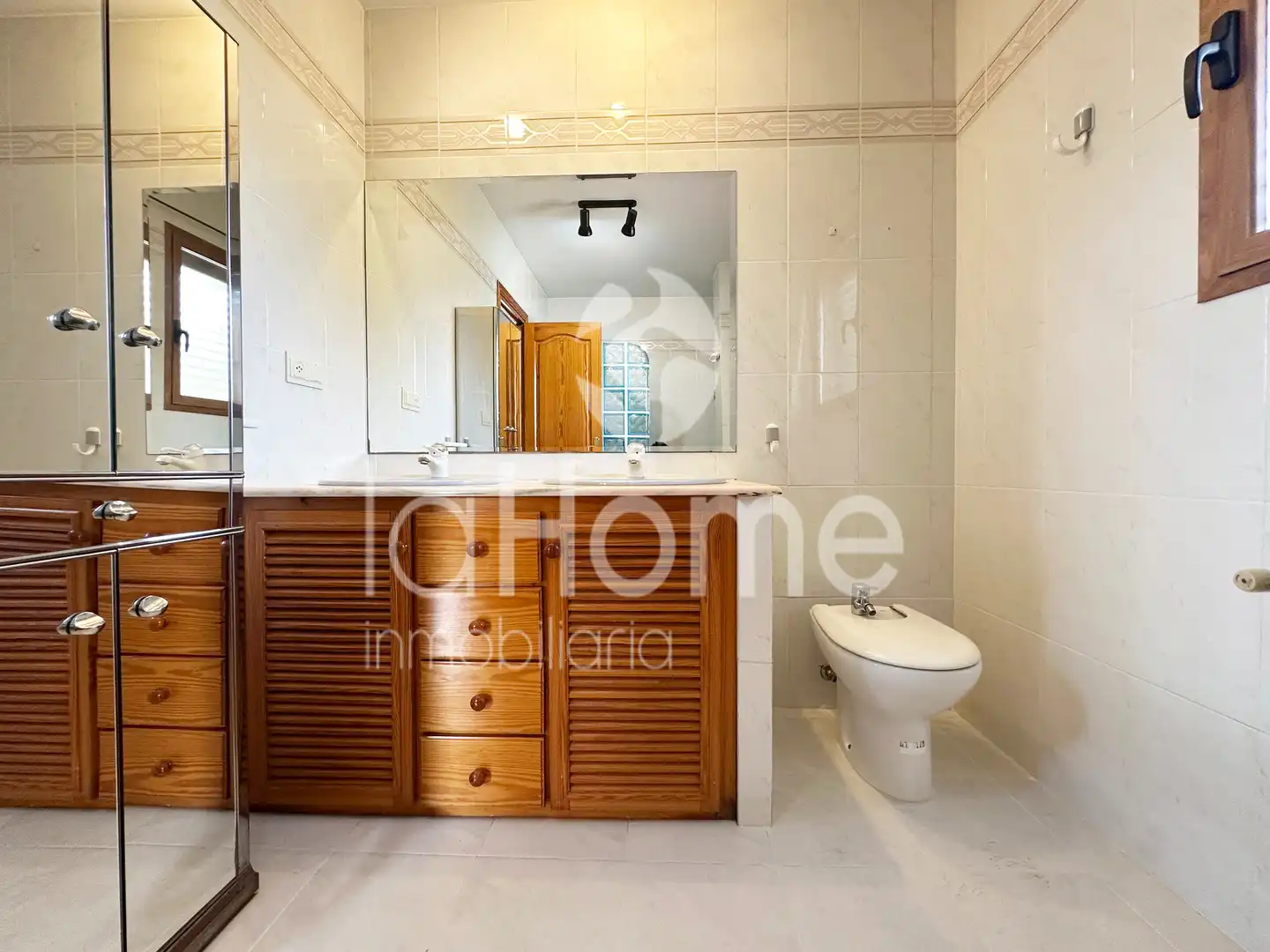 Badezimmer von Haus oder Chalet zum Verkauf in Paterna mit Klimaanlage, Heizung und Privatgarten