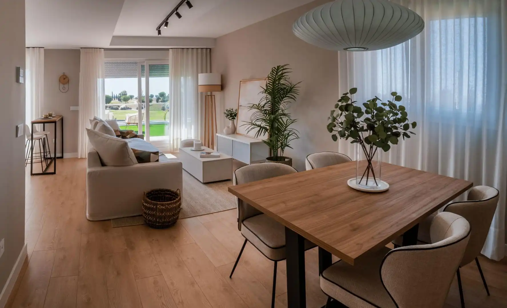 Sala de estar de Casa adosada en venta en Guillena con Aire acondicionado, Calefacción y Jardín privado
