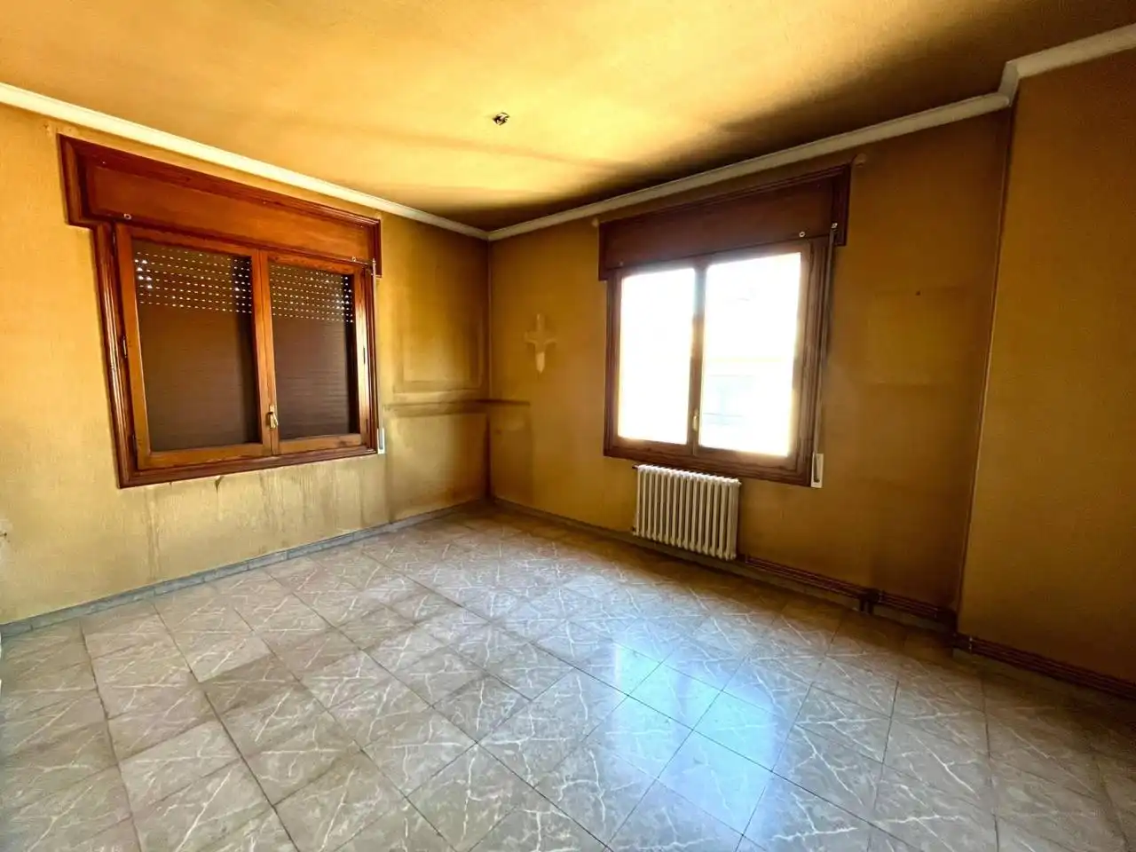 Sala d'estar de Casa o xalet en venda en Girona amb Calefacció, Jardí privat i Terrassa