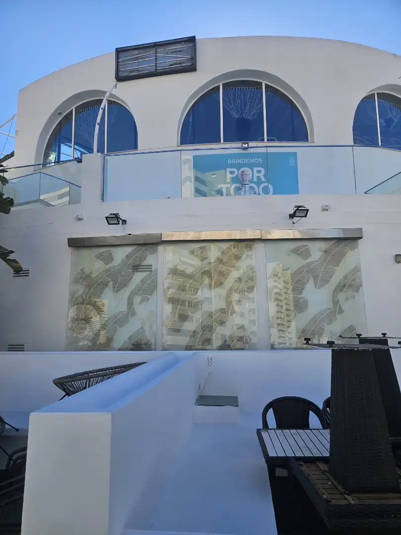 Vista exterior de Local en traspaso en Cullera con Aire acondicionado, Terraza y Amueblado