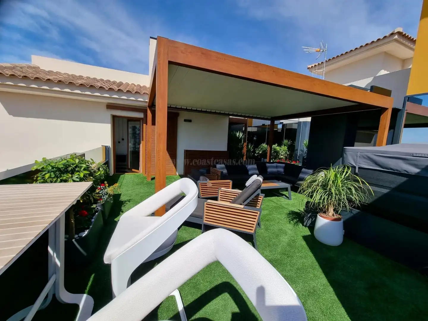 Terrasse von Wohnungen zum Verkauf in Torrevieja mit Klimaanlage, Heizung und Abstellraum