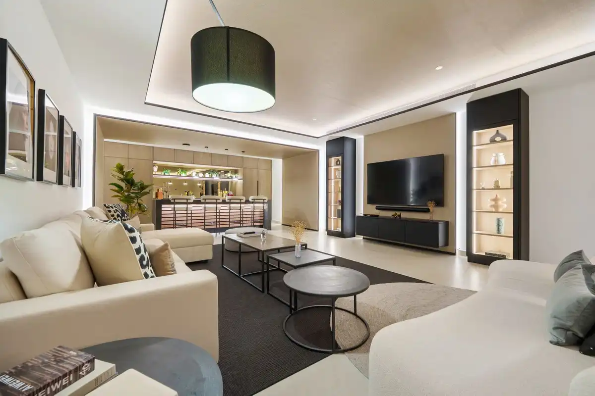 Sala d'estar de Casa o xalet en venda en Marbella amb Aire condicionat, Jardí privat i Terrassa