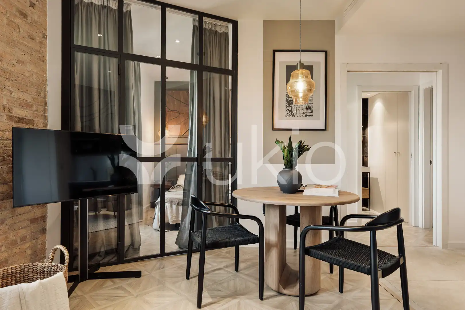 Menjador de Apartament de lloguer en Barcelona amb Aire condicionat, Calefacció i Moblat
