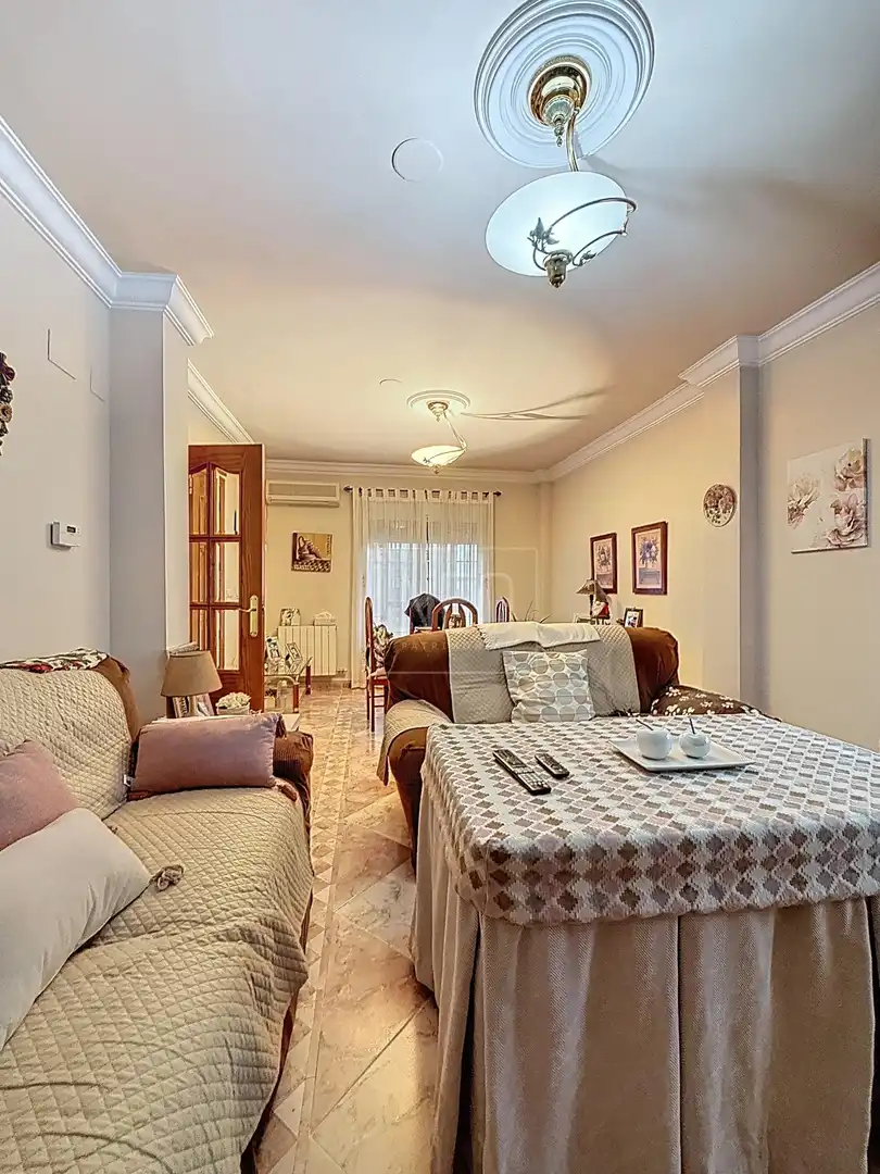 Sala de estar de Casa adosada en venta en Vegas del Genil con Aire acondicionado, Calefacción y Trastero