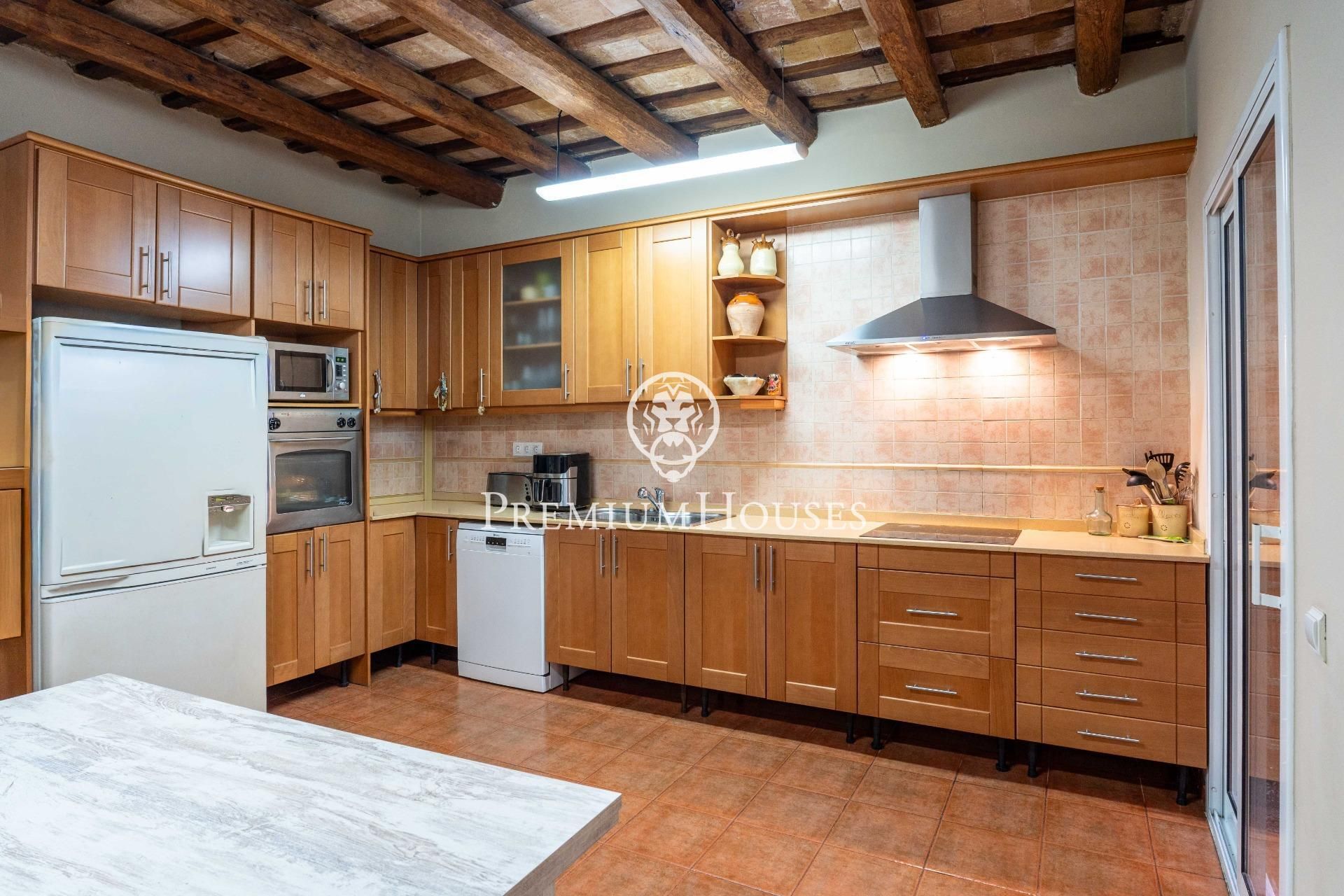 Cuina de Casa o xalet en venda en Vilanova i la Geltrú amb Calefacció, Terrassa i Traster