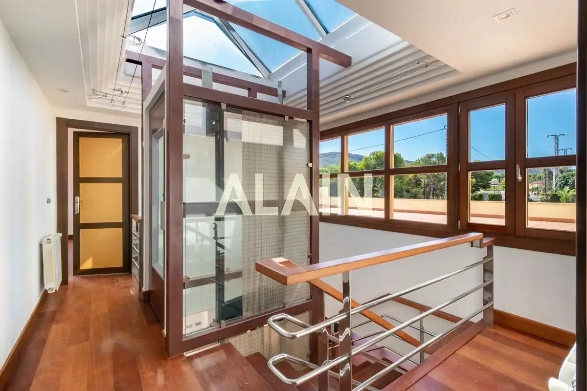 Casa o chalet en venta en L'Alfàs del Pi con Calefacción, Jardín privado y Terraza