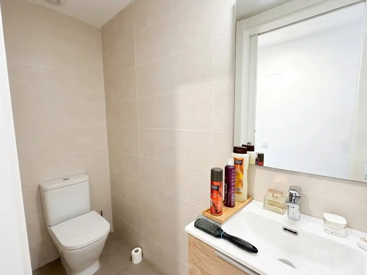 Badezimmer von Maisonette zum Verkauf in Badalona mit Klimaanlage, Heizung und Parkett