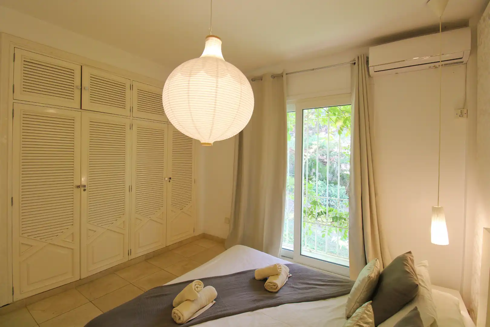 Dormitori de Casa o xalet en venda en Alhaurín de la Torre amb Aire condicionat, Jardí privat i Terrassa