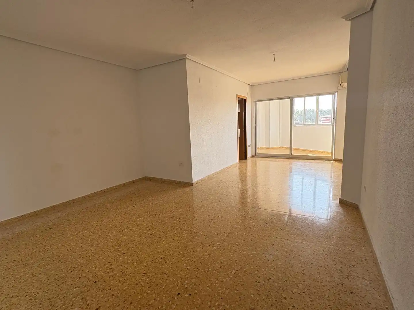 Sala d'estar de Pis en venda en Alberic amb Alarma