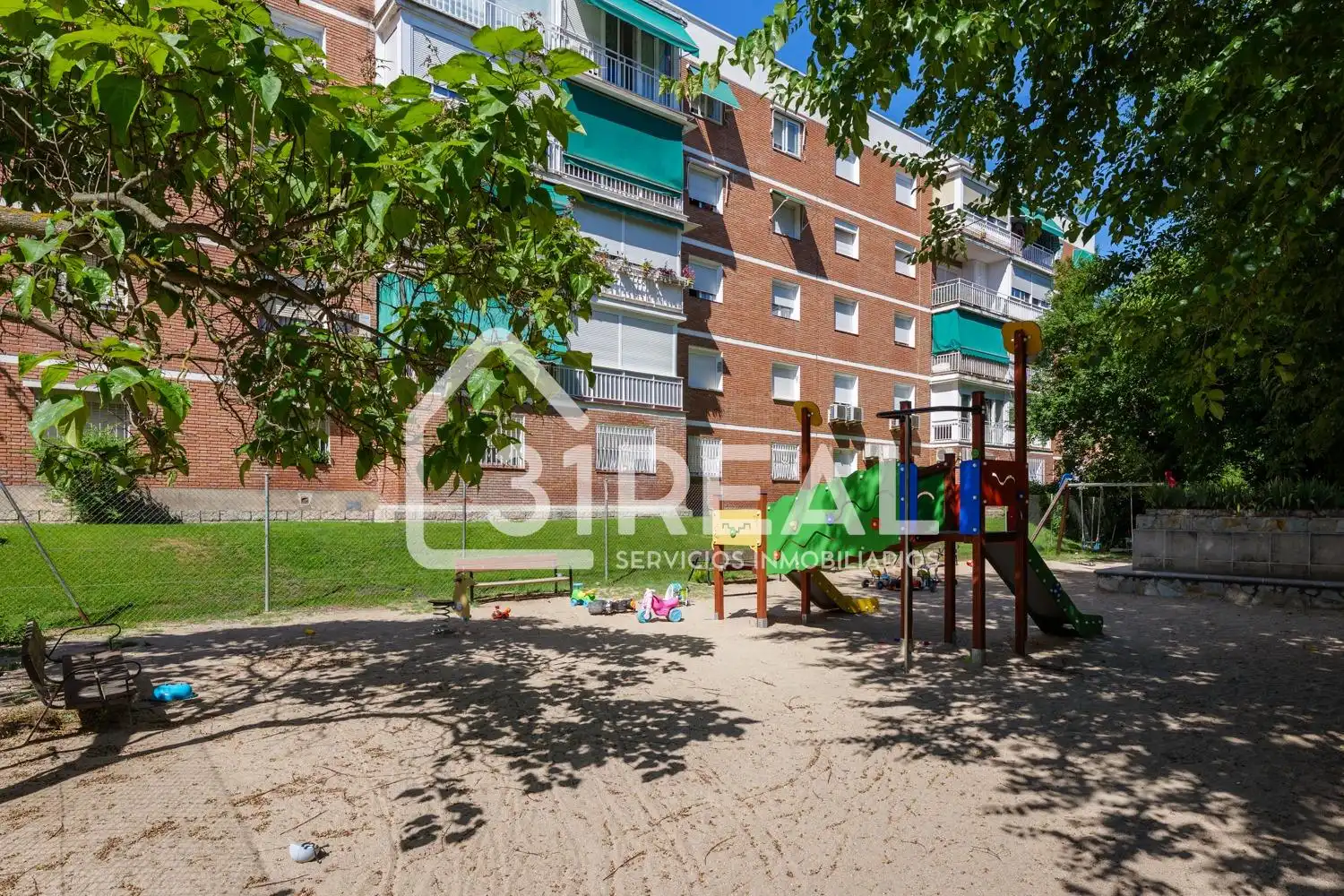 Vista exterior de Piso en venta en Madrid con Calefacción, Jardín privado y Parquet