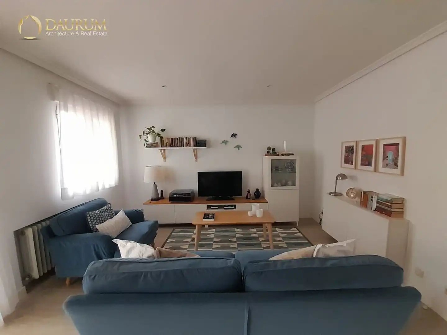 Sala d'estar de Casa adosada en venda en Móstoles amb Calefacció, Jardí privat i Terrassa