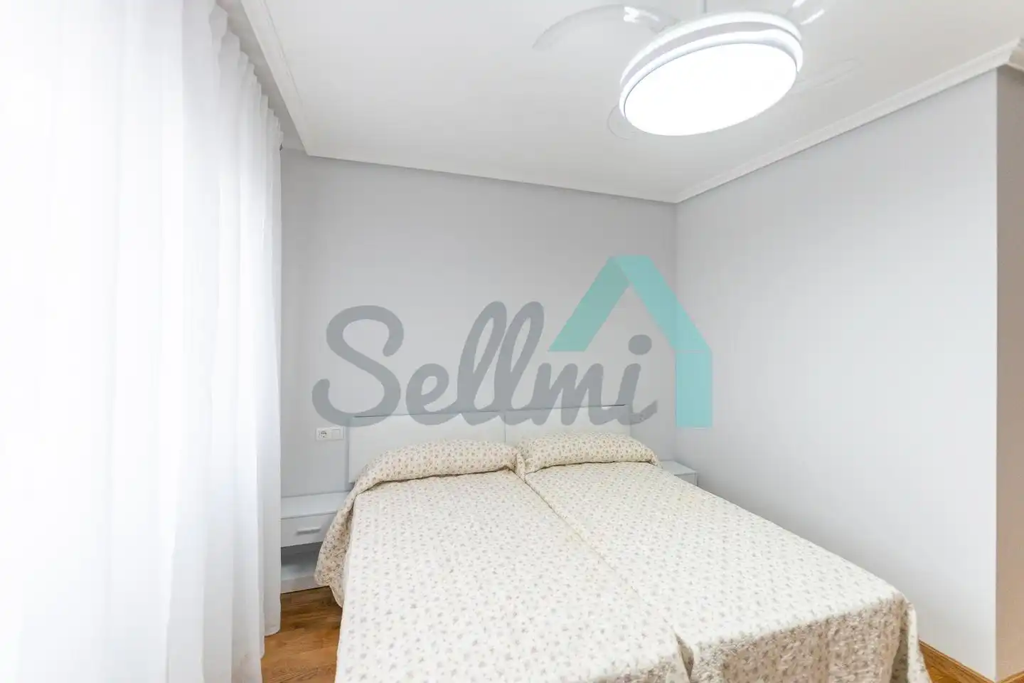 Habitación de Piso de alquiler en Oviedo  con Calefacción, Parquet y Terraza