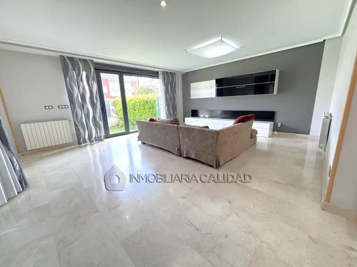Casa o xalet en venda en Burgos amb Calefacció, Traster i Piscina