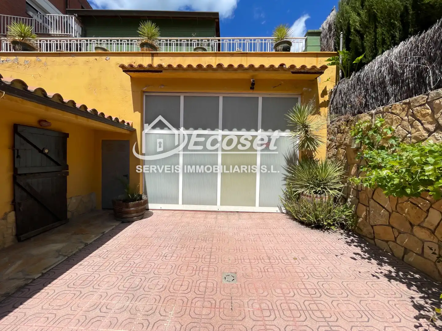 Vista exterior de Casa o xalet en venda en Vallirana amb Calefacció, Parquet i Traster