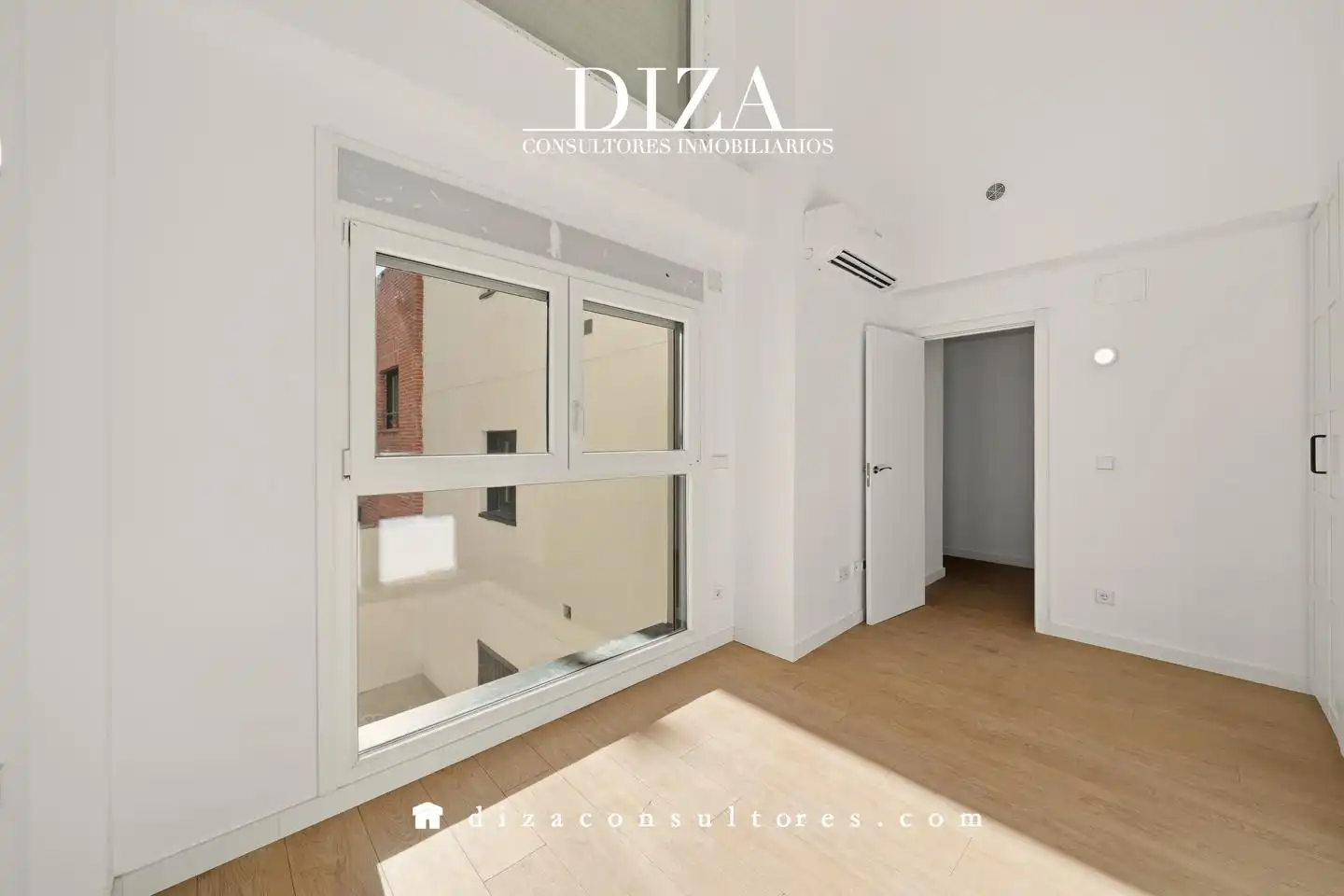 Bedroom of Flat for sale in Madrid  with Air Conditioner