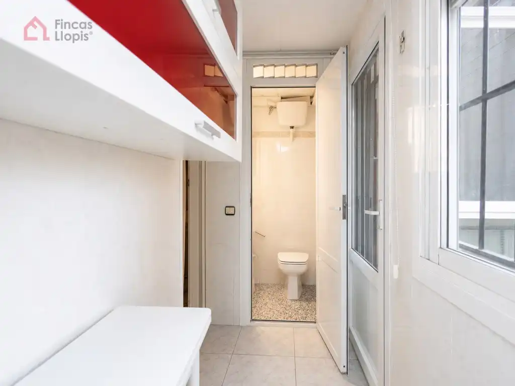 Bathroom of Flat for sale in Barcelona  with Terrace