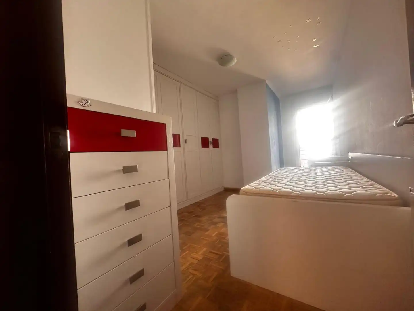 Habitación de Piso en venta en Oviedo  con Calefacción, Parquet y Trastero