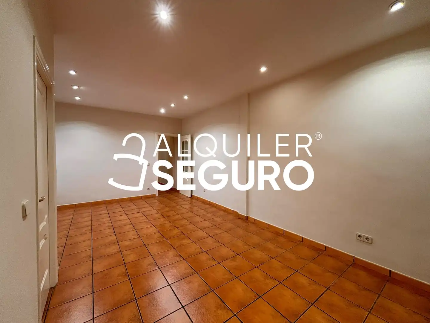 Flat for rent in Madrid  with Air Conditioner and Heating