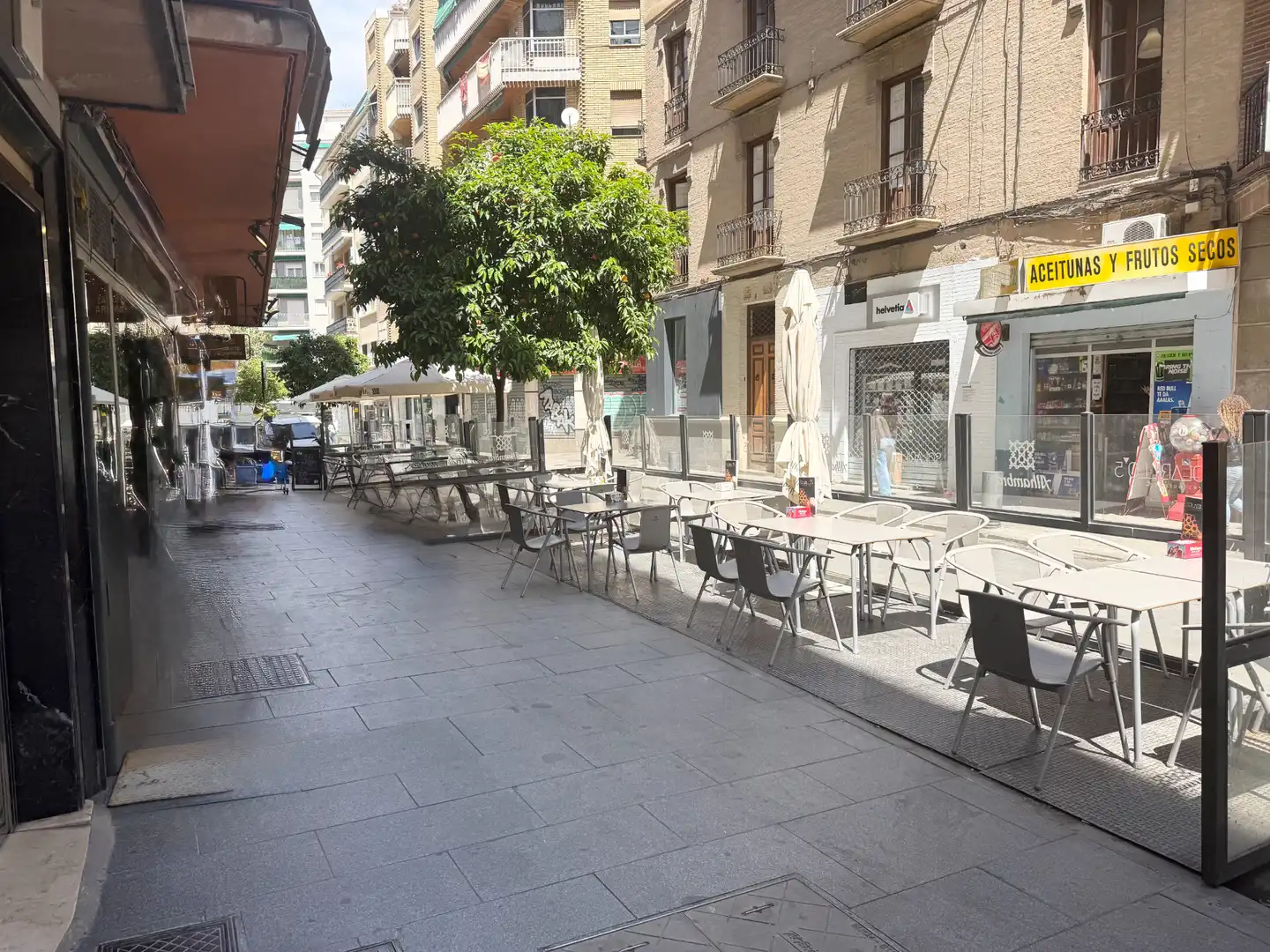 Vista exterior de Local en traspaso en Granada con Aire acondicionado, Parquet y Terraza