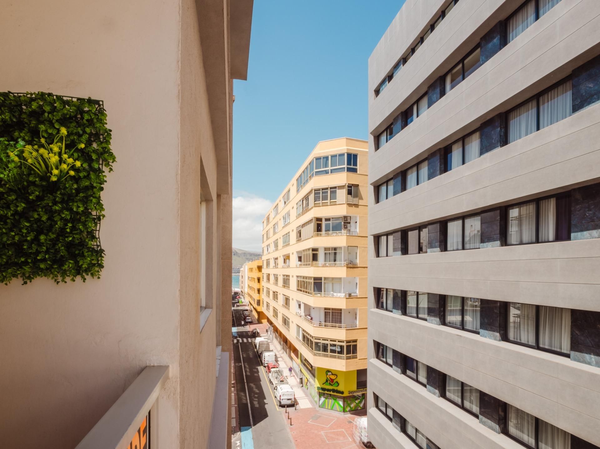 Vista exterior de Pis en venda en Las Palmas de Gran Canaria amb Balcó i Alarma